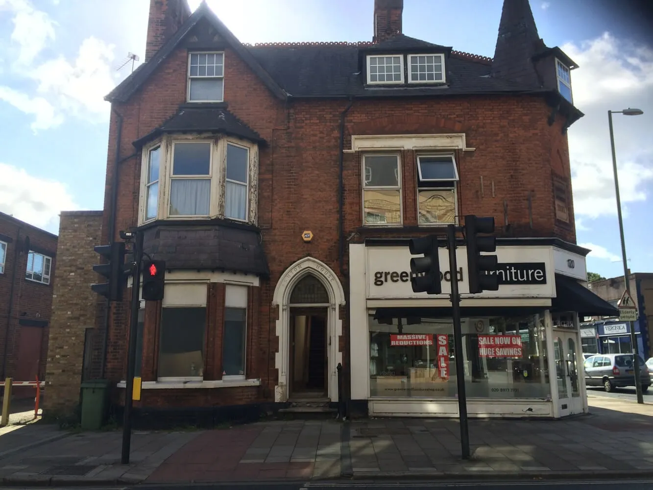 High specification flats in Hampton Hill