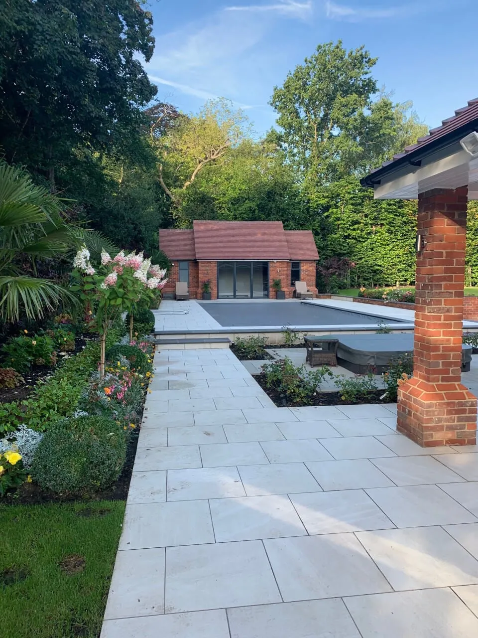 Pool house plus internal works to provide a new kitchen / family room, Claygate – photo 2