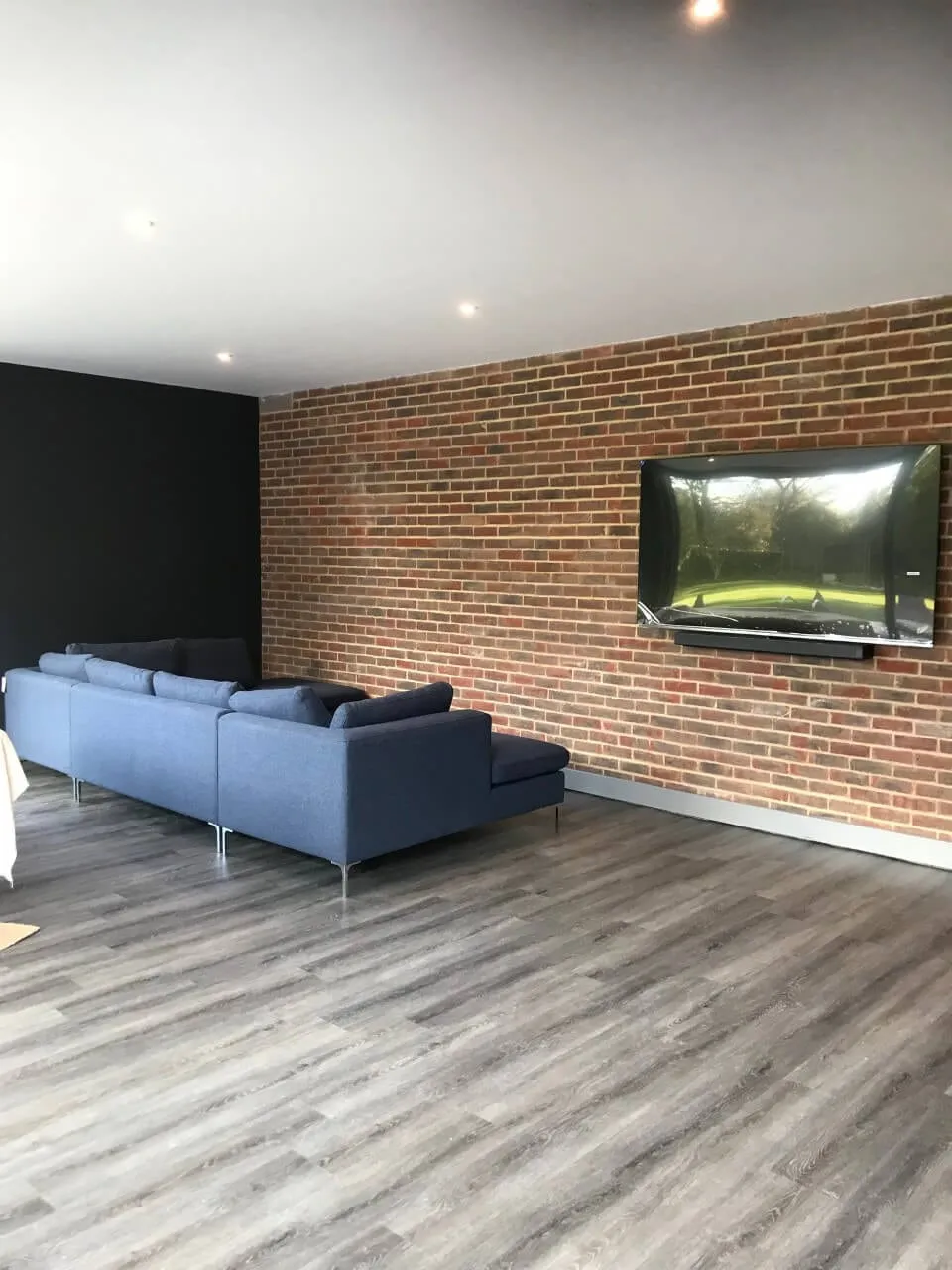 Large pool house on exclusive estate, Cobham – photo 13