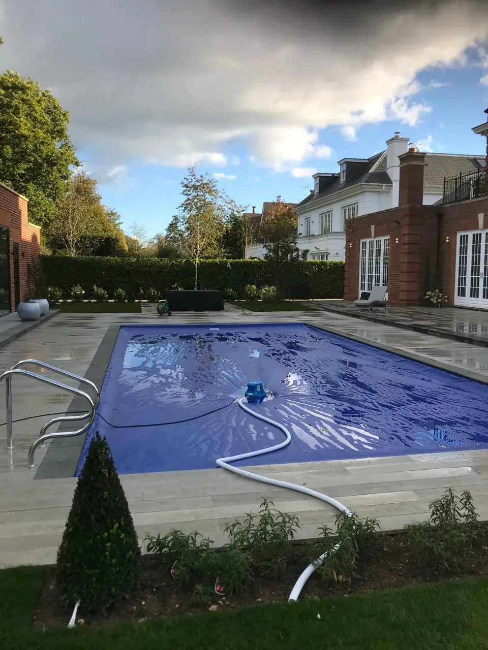 Large pool house on exclusive estate, Cobham – photo 15
