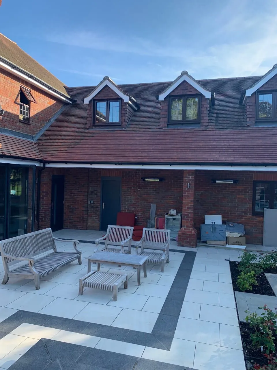 Pool house plus internal works to provide a new kitchen / family room, Claygate – photo 5