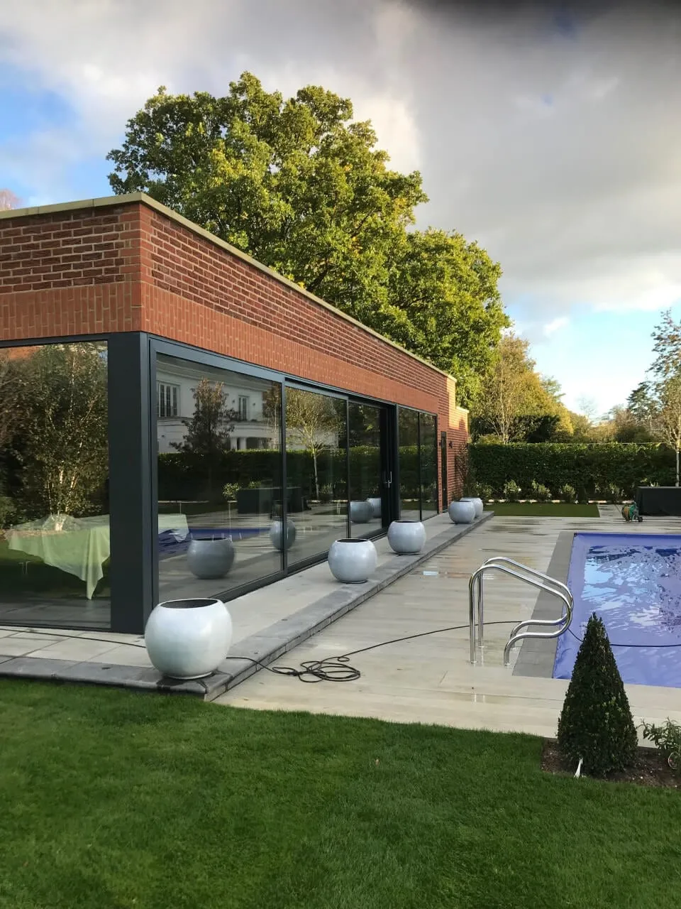 Large pool house on exclusive estate, Cobham – photo 16