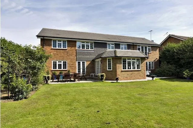 Significantly Extended and Refurbished Throughout, Esher – photo 1