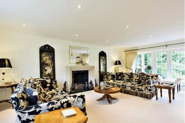 Significantly Extended and Refurbished Throughout, Esher – photo 3