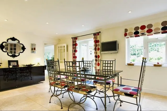 Significantly Extended and Refurbished Throughout, Esher – photo 4