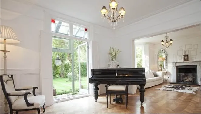 Side Extension & Complete Refurbishment, Hampton Court – photo 2